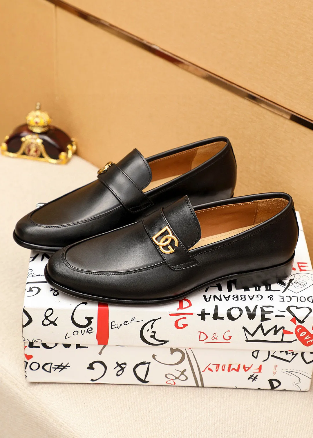 Men's clothing and shoes 💰460 💐DG top quality🔍🔍Men's new leather shoes🚹Sold simultaneously at counters⚠The uppers are imported open-edge beaded cowhide leather uppers from Italy, fully imported cowhide leather lining + classic hardware buckles, completely 1⃣️to 1⃣️reproduction🇮🇹💪💪, ⚠ Sole: The original sole is specially provided by the original factory. The exclusive movable molded sole is super comfortable. ⚠The original factory follows the order, 🔍🔍high quality, you can enter and exit the counter at will, welcome to compare⚠Size: 38-44 (45.46🉑️Customized)